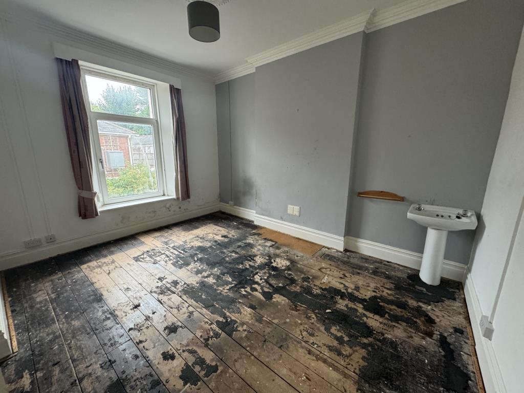Lot: 17 - MIXED USE PROPERTY FOR INVESTMENT OR OCCUPATION - View of the ground floor dining room/fifth bedroom